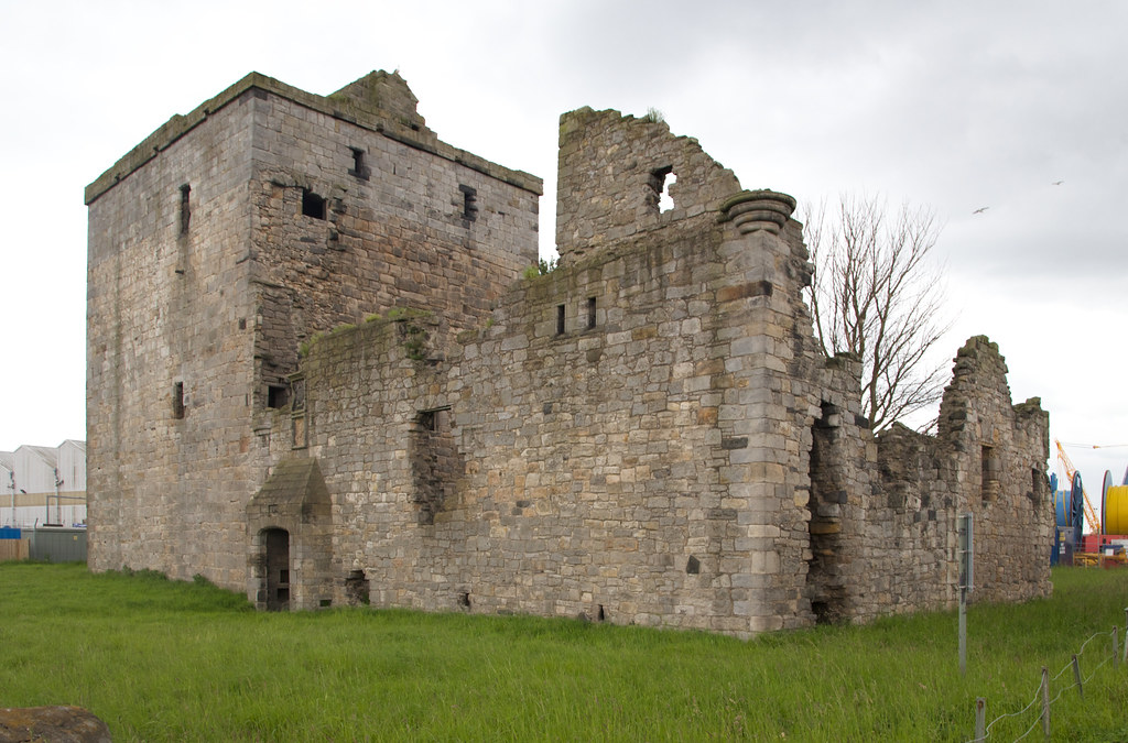 Rosyth Castle Quite astonishing to see how much the settin… Flickr