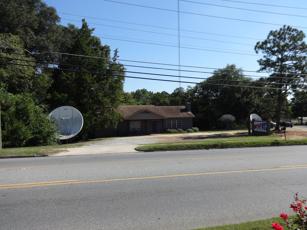 WOLF 97.5FM radio station, Eastman MJRGoblin Flickr