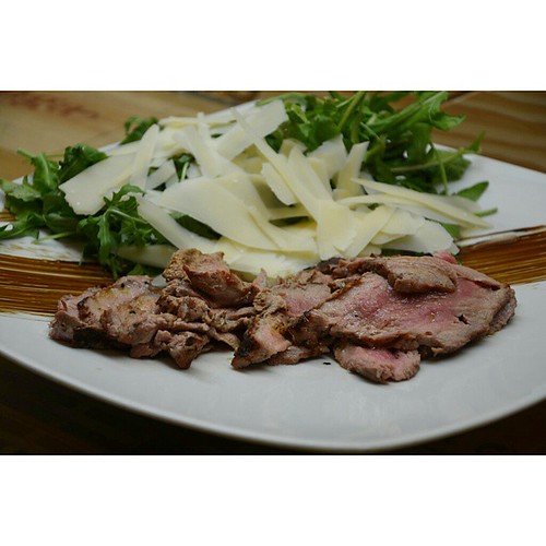 Tagliata Vici e shoqeruar me rukola e djathe Grana Beef En… Flickr