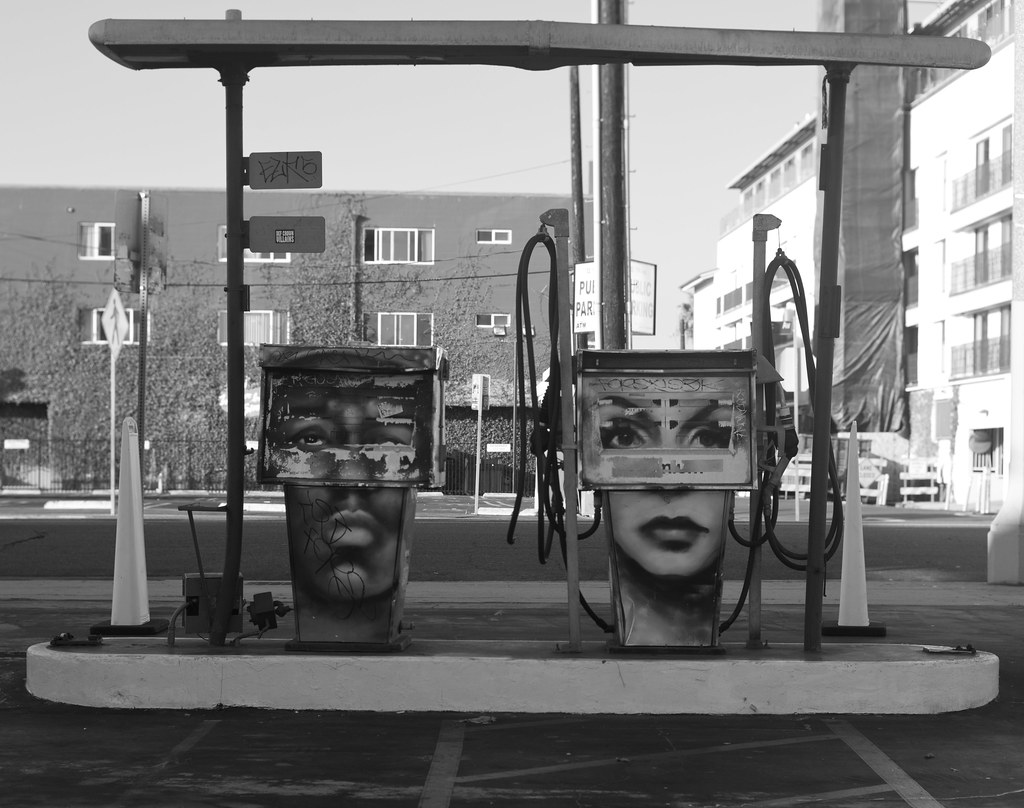 Faces on Venice Way Abandoned Gas station with some intere… Flickr