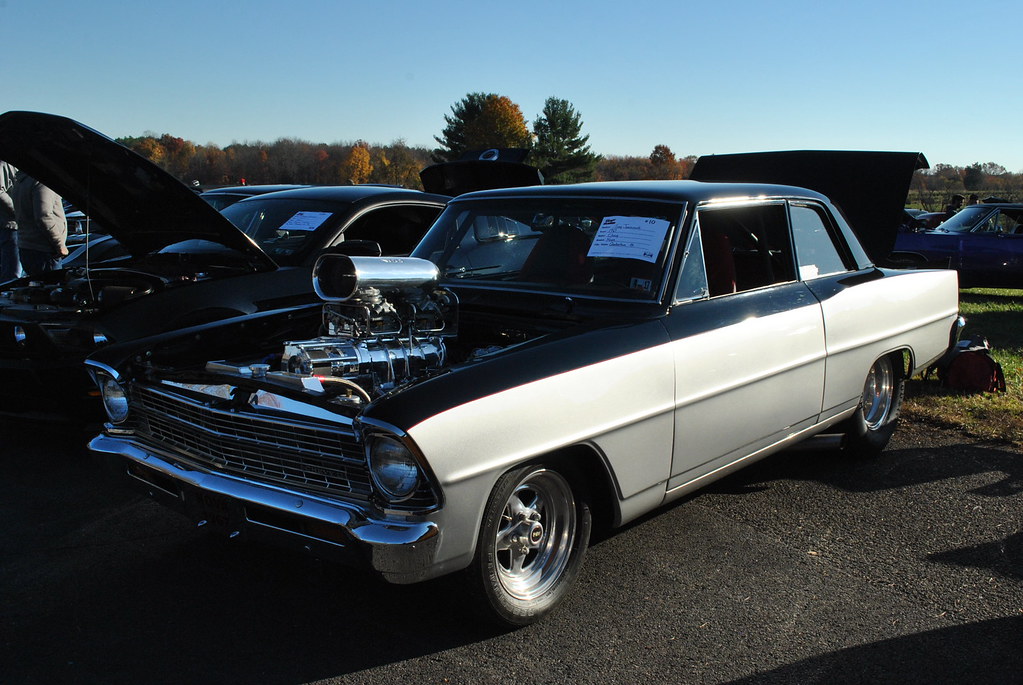 DSC_0014 19th Annual Fall Car Show Vargo Dragway_110516 Karen