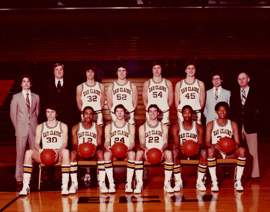 MBKB 8081 198081 UWEau Claire Men’s Basketball Team FRO… Flickr