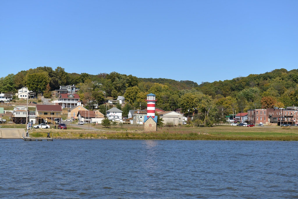 D6H_3724 Grafton Lighthouse. High water mark can be seen a… Flickr