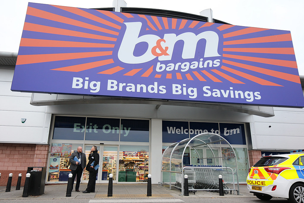 ARMED ROBBERY IN B&M, MANCHESTER FORT B&M, Manchester Fort… Flickr