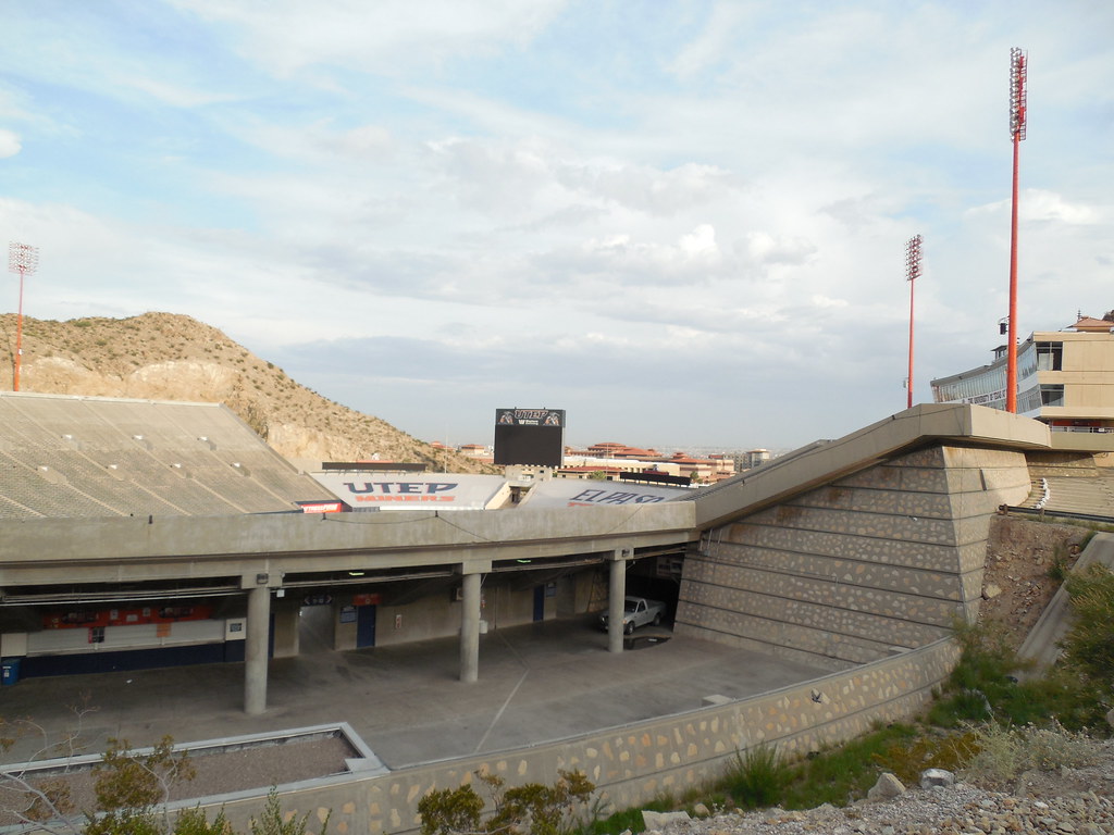 The Sun Bowl El Paso, Texas Completed in 1963, it currentl… Flickr