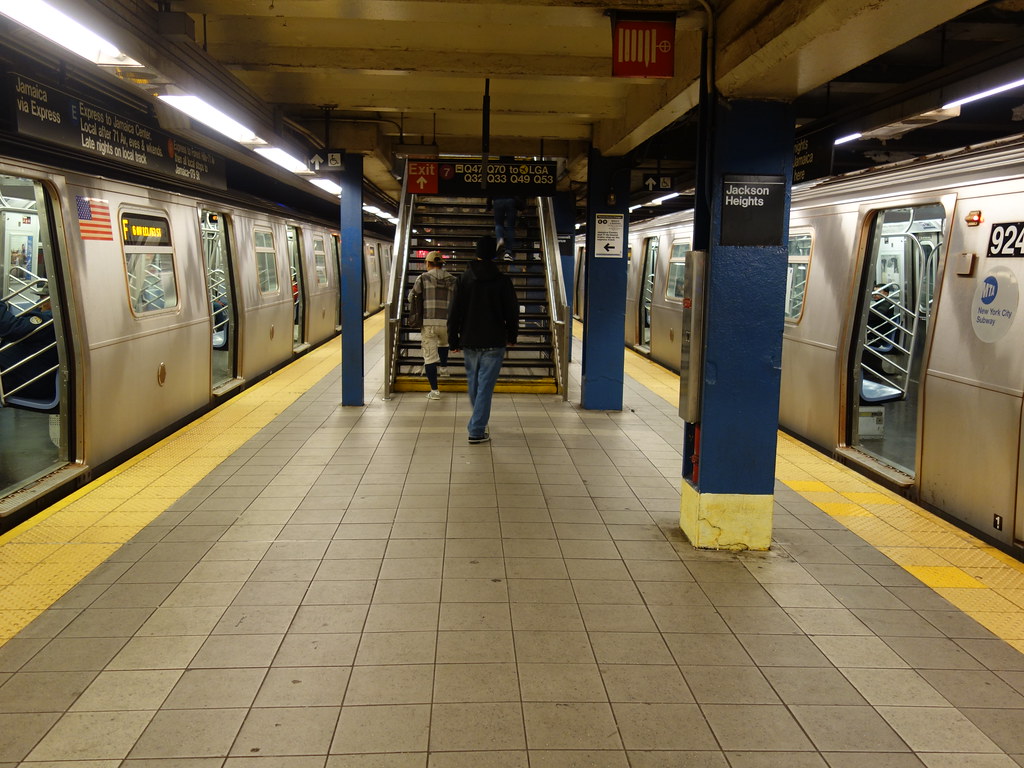 201610001 New York City subway station 'Jackson HeightsRoosevelt