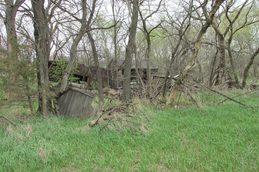 Abandoned Houses Monowi, NE Monowi is a ghost town in Bo… Flickr