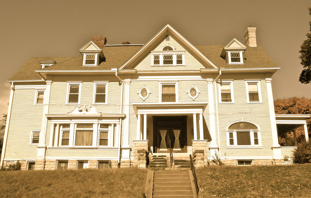 former Traul Funeral Home Ottumwa, Iowa Mitch Flickr