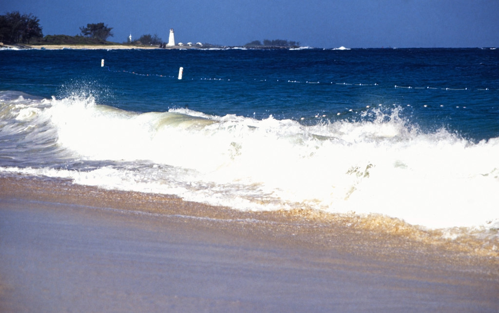 Bahamas 1988 (261) Paradise Island Paradise Beach / Hog I… Flickr