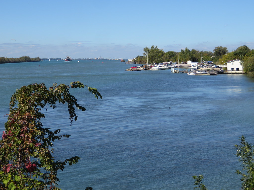 Detroit River, Amherstburg, Ontario Amherstburg (2011 popu… Flickr