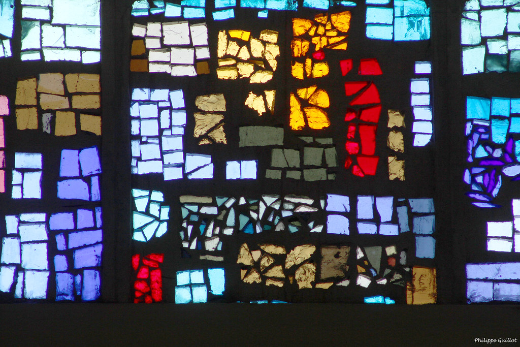 La Bretagne, église SaintCamilledeLellis Vitrail de Guy… Flickr