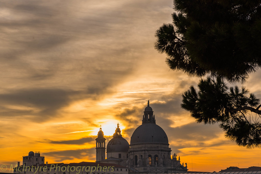 Sun sets over Santa Maria delia Salute David McIntyre Flickr