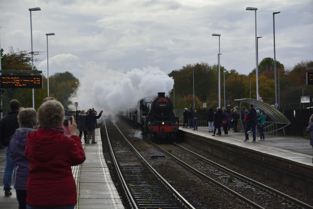 The Tin Bath (53) The Tin Bath Steam Train Black Five 448… Flickr