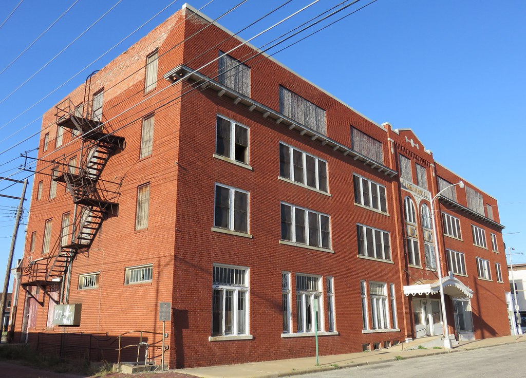 Old Larkin Hotel (Blackwell, Oklahoma) Built in 192324 us… Flickr