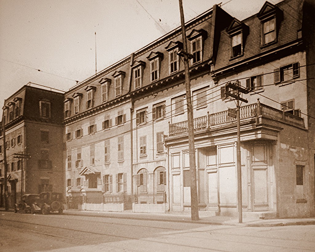 Montréal, vers 1930. Rue NotreDame >Ouest, depuis rue Ber… Flickr