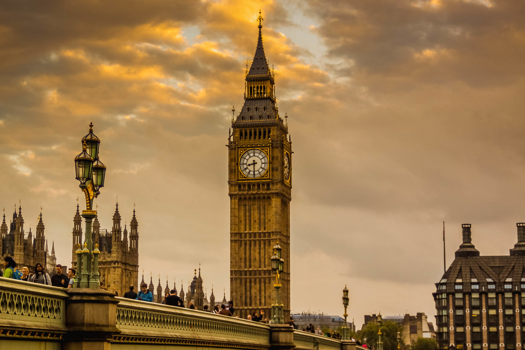 Big Ben and London Bridge A beautiful shot of Big Ben towe… Flickr