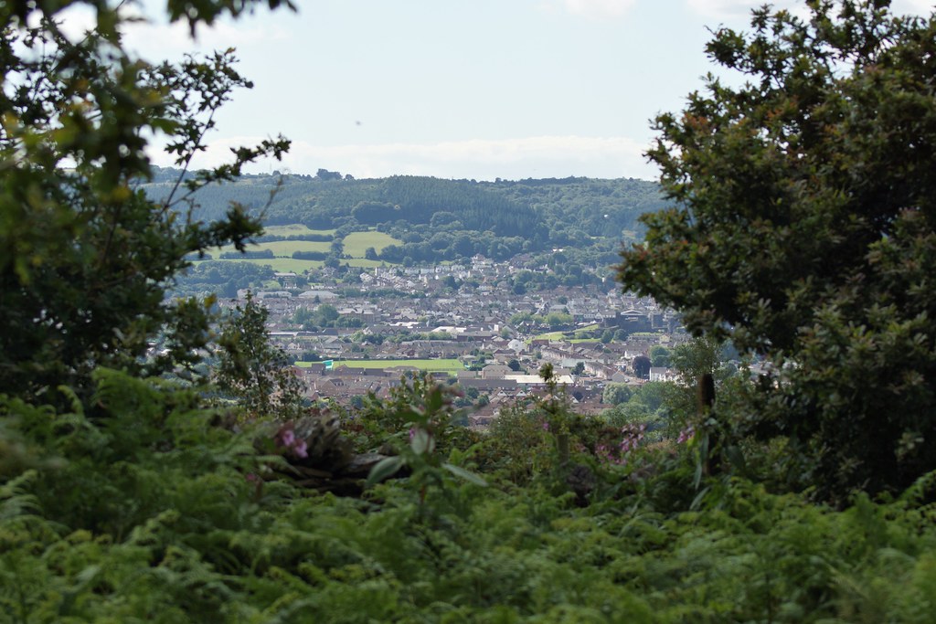 Llanbradach (Aug 2015) (14) view of Caerphilly from Mynydd… Flickr