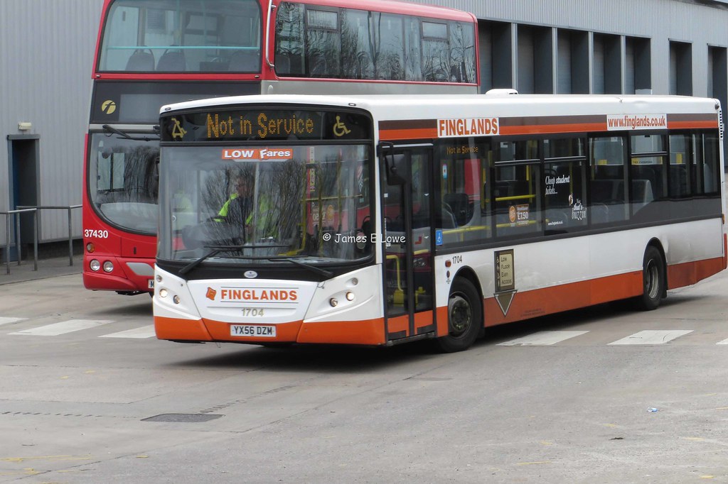 1704 (YX56 DZM) Bolton First's garage Finglands surren… Flickr