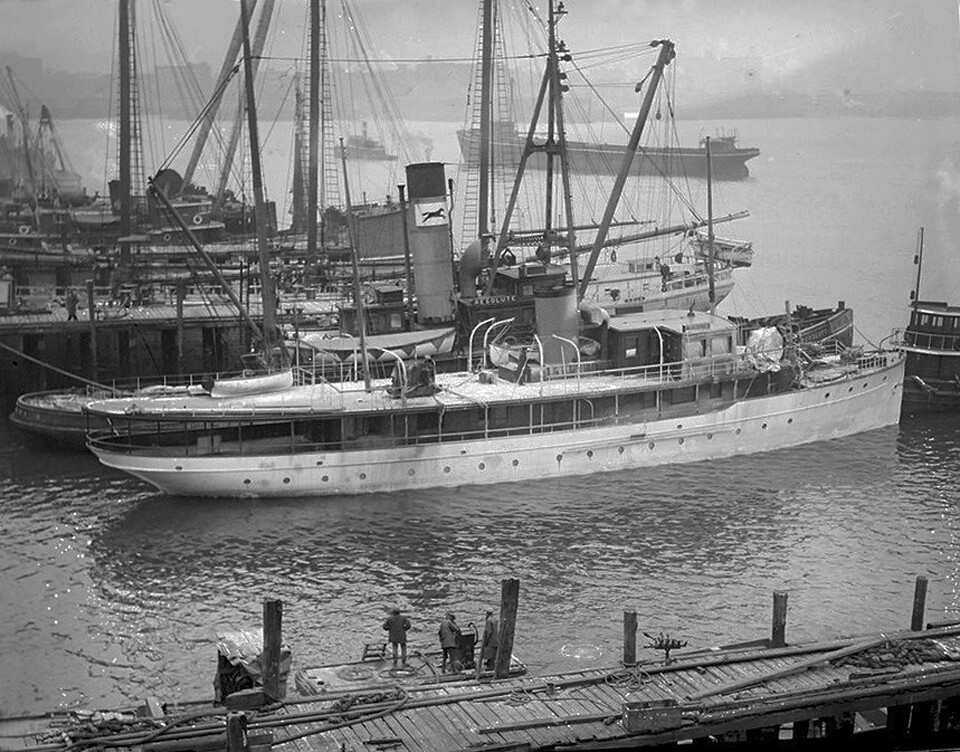 Salvage Tug Resolute and Yacht Sialia Title Tug Resolute … Flickr