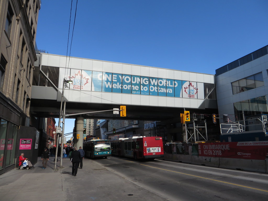 CF Rideau Centre, Ottawa, Ontario The Rideau Centre (Frenc… Flickr
