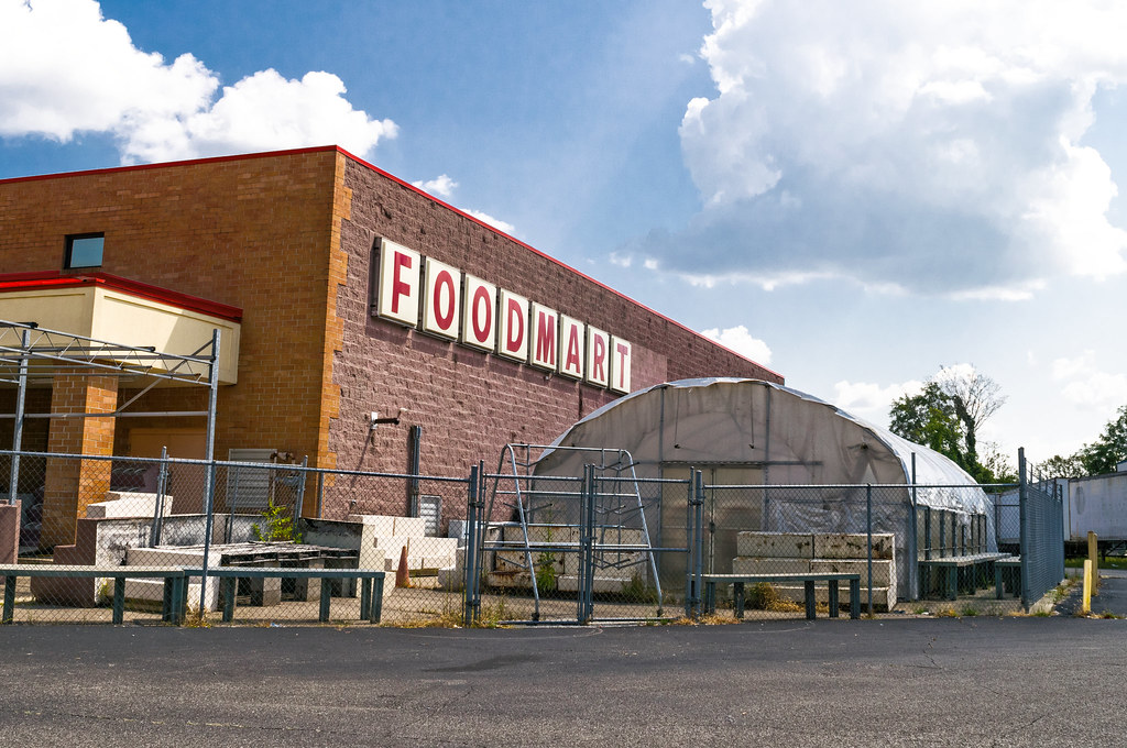Foodmart... I don't know what this grocery store was built… Flickr