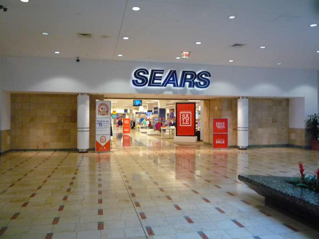 Sears TriCounty Mall (036) Heading back to the mall in … Flickr