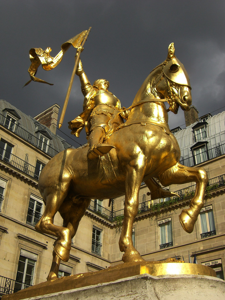 Dramatic Jeanne d'Arc Jeanne d'Arc is a gilded bronze eque… Flickr