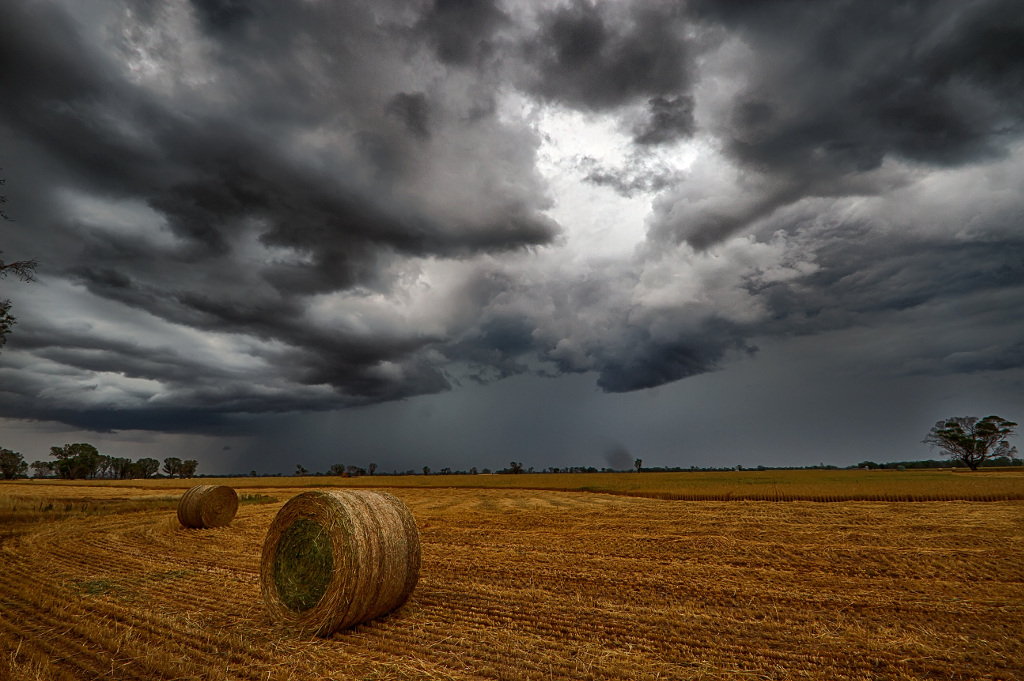 Cloudy fields ABC Weather Vic Stormy weather near Benalla.… Flickr