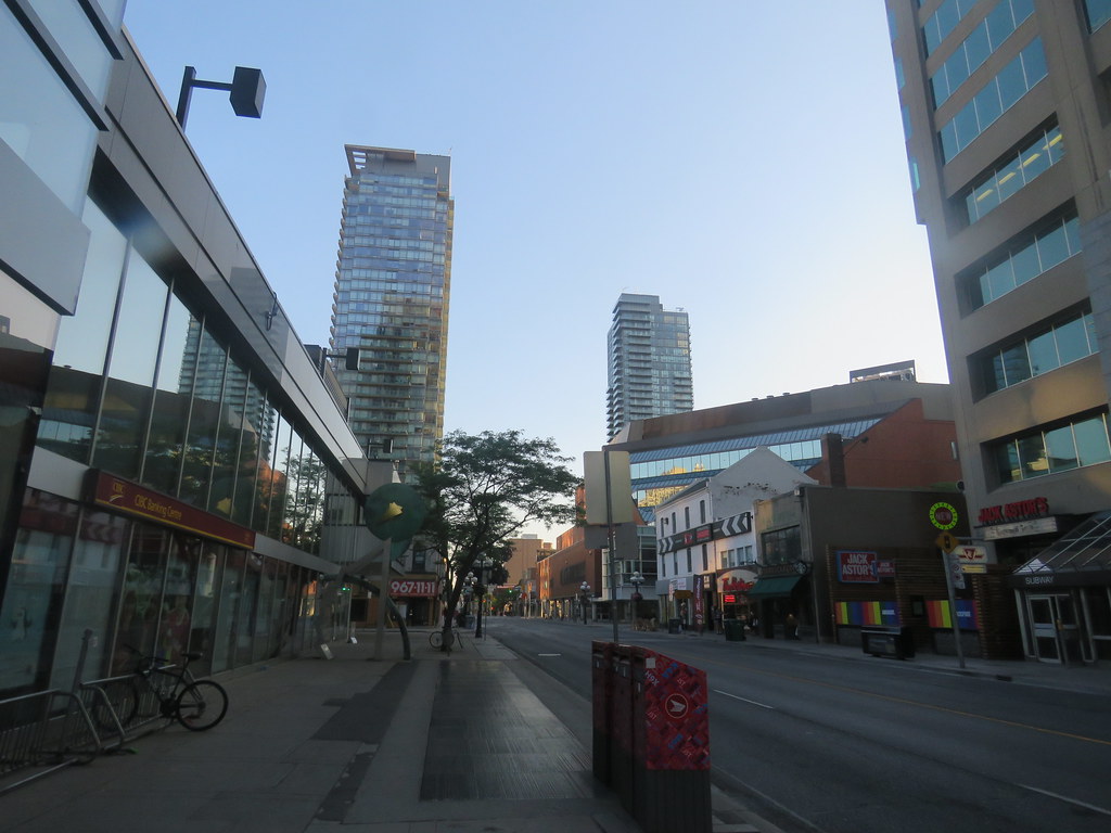 IMG_3568 BloorYonge Station entrance Andy Nystrom Flickr