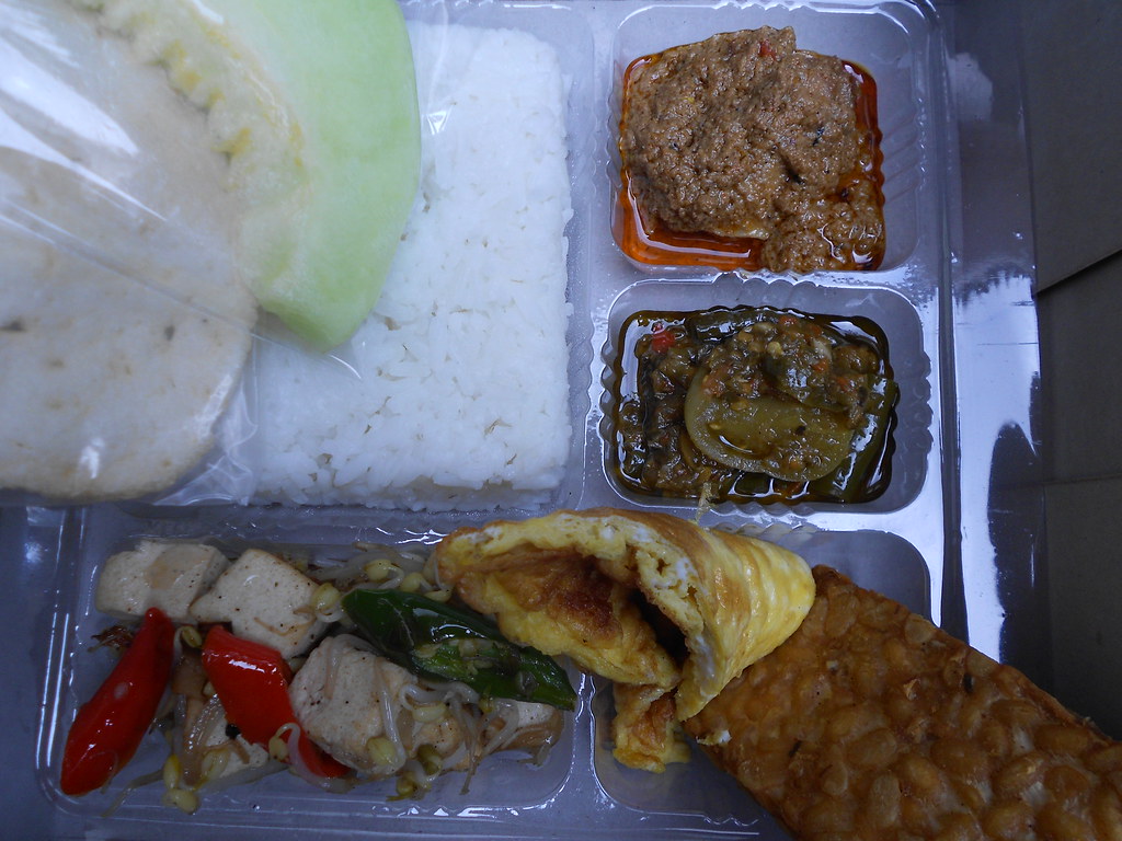Nasi Kotak Nasi Rendang Nasi putih Rendang sapi telur dada… Flickr