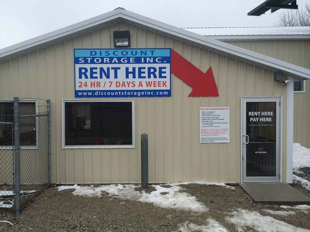 Discount Storage Store front signage, design Andrew Wright Flickr