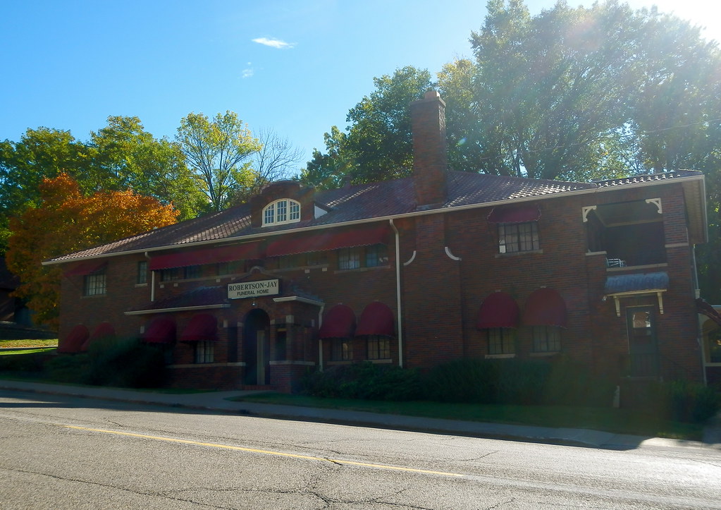 RobertsonJay Funeral Home Ottumwa, Iowa Mitch Flickr