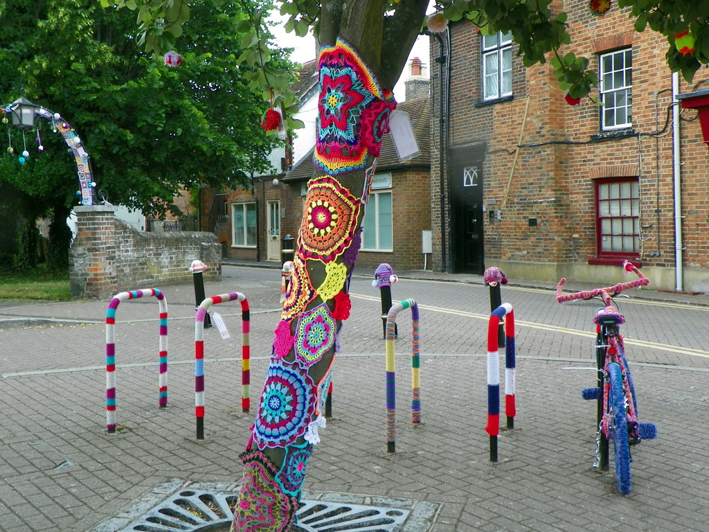 Yarn bombing in Tring Yarn bombing in Tring, Hertfordshire… Flickr