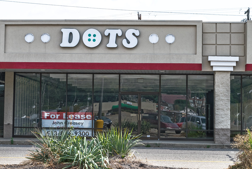DOTS . . An empty Dots store... New Boston Shopping Ce… Flickr