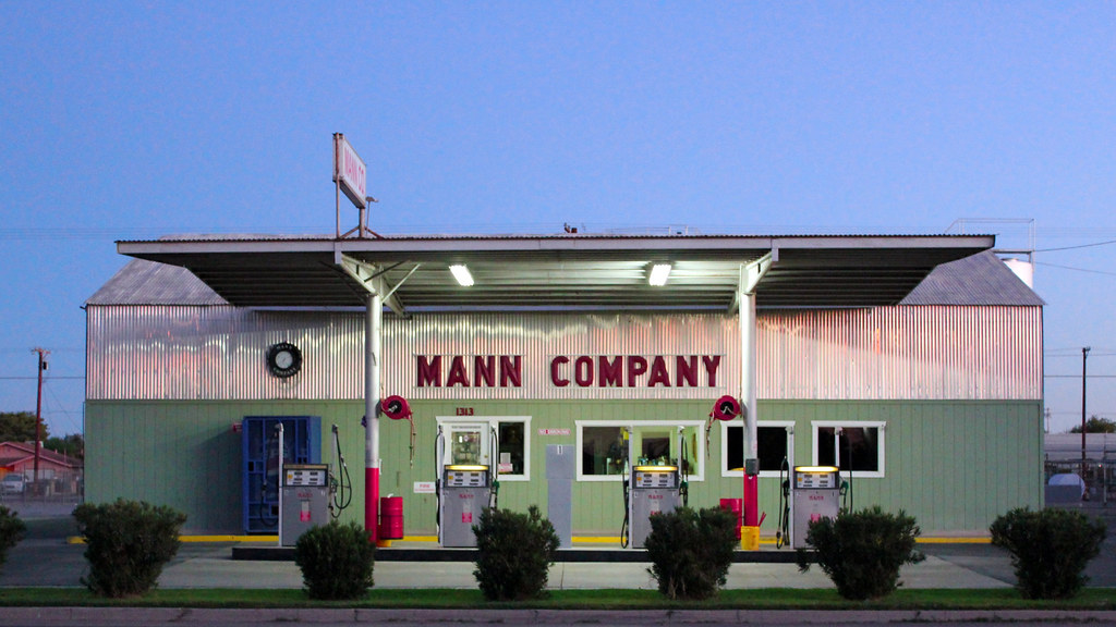 Gas station Mann Company Brawley, California 2015 Asli Akal Flickr