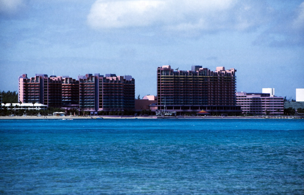 Bahamas 1988 (055) New Providence Cable Beach Blick auf C… Flickr