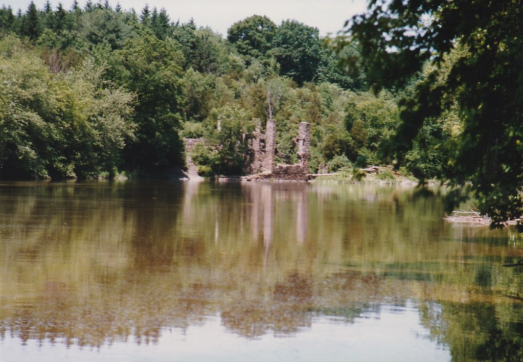 SOME RUINS IN RIFTON NY JUNE 1986 This is what's left of a… Flickr