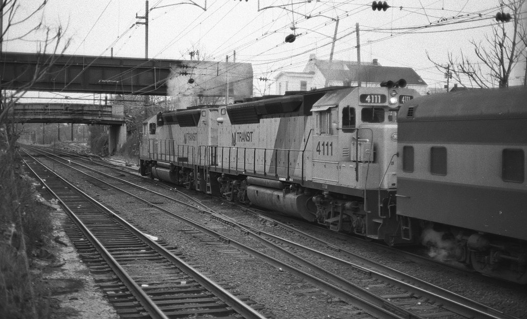 Engine change at South Amboy NJ, December 1982 GP40P 4108 … Flickr