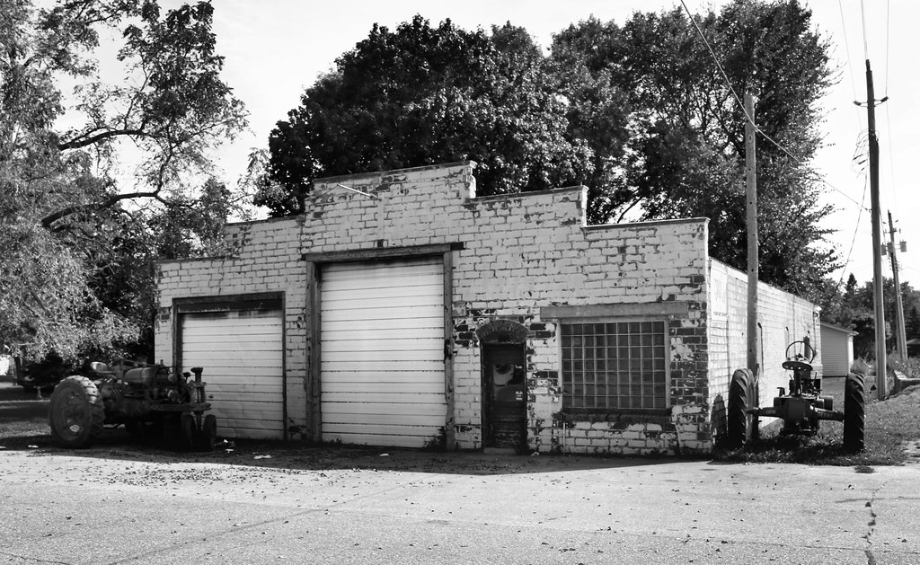 Garage Ruthven, IA Tom McLaughlin Flickr