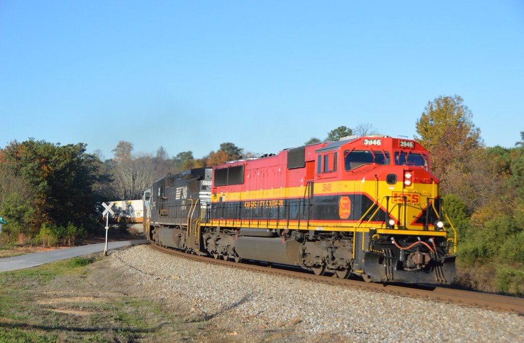 KCS SD70MAC 3946220 NS Eastbound Intermodal Train 220 ( M… Flickr