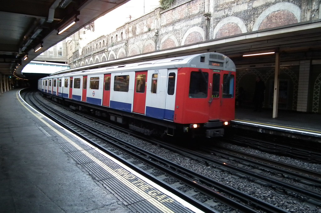7075 Sloane Square District Line D78 Stock driving coach… Flickr