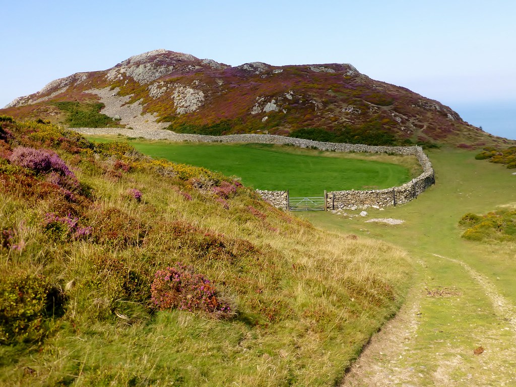 14687 Penmaenbach Parked in the busy western car park the… Flickr