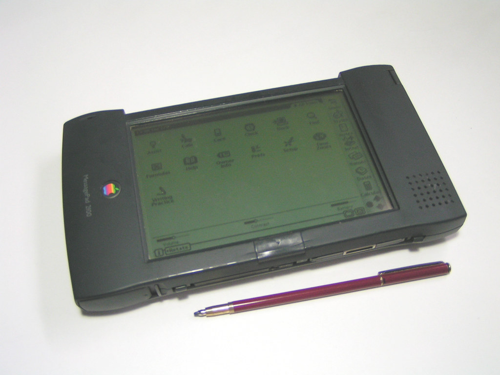 MessagePad 2100 Apple Newton MessagePad 2100 in landscape … Flickr