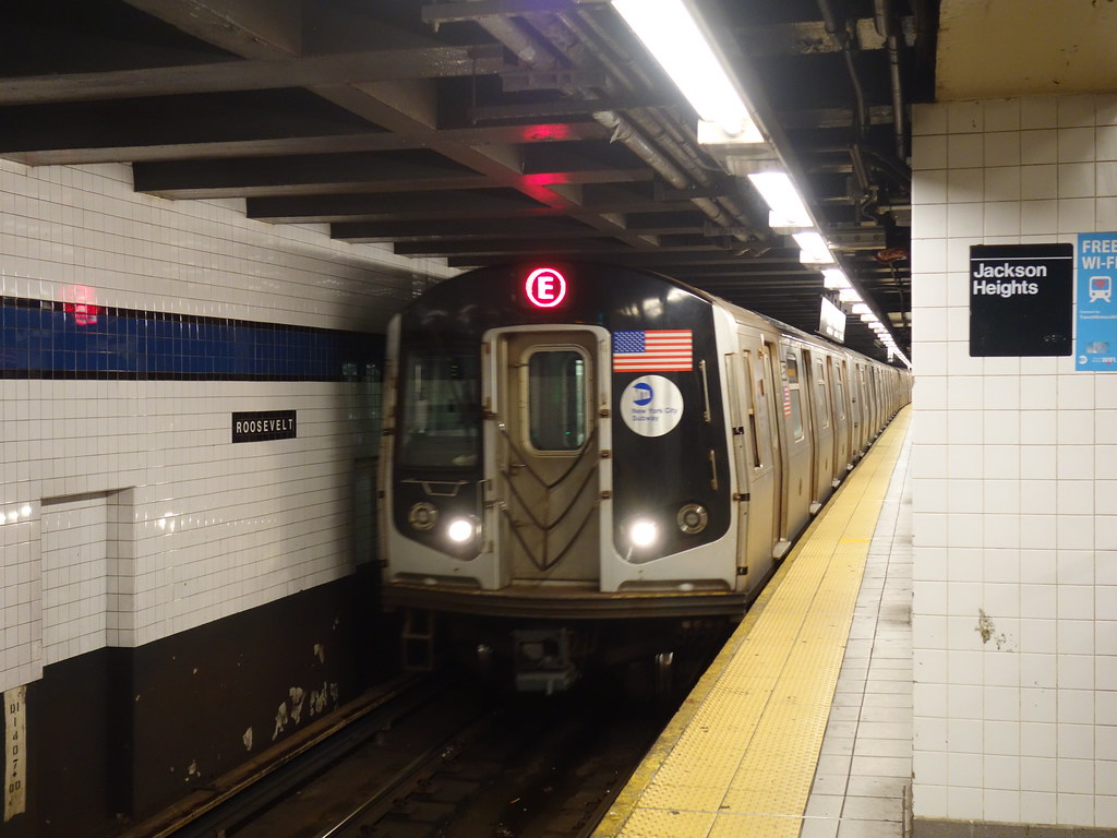 201609005 New York City subway station 'Jackson HeightsRoosevelt