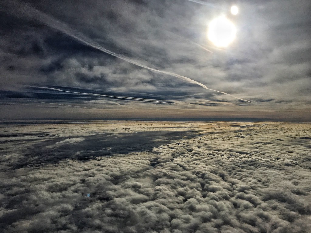 Lever du soleil Au dessus des nuages que le monde est … Flickr