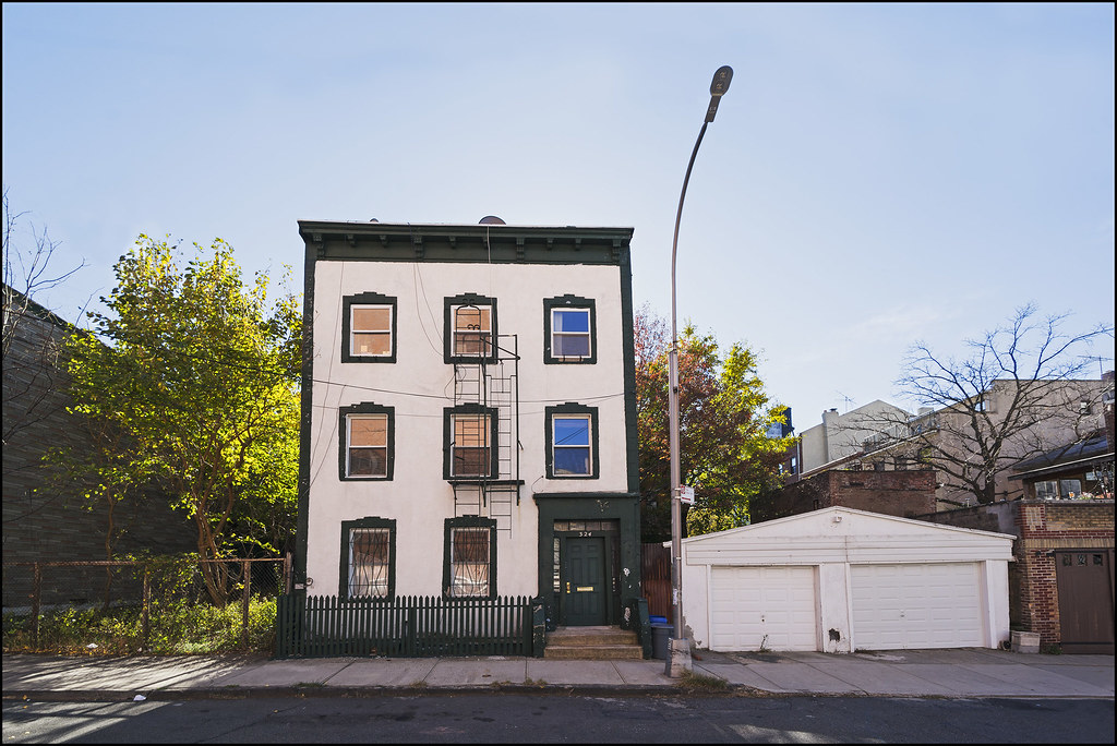 M1001697 PORTRA Vinegar Hill, Brooklyn, New York City, Nov… Flickr