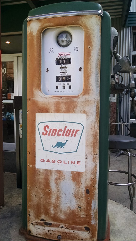 sinclair gasoline from dinosaurs! Ballston, VA. kiminnyc Flickr