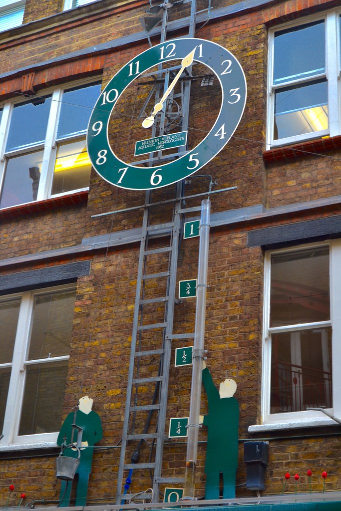 Neal's Yard water clock Tom Doel Flickr