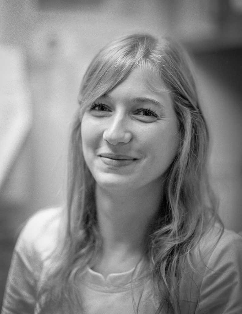 Holly Nikon F6, 85mm/f1.4, Ilford XP2 200, Rodinal 1100 … Flickr