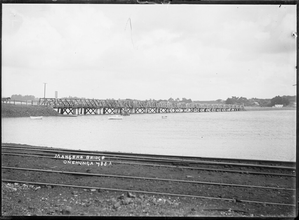 Mangere Bridge, Mangere View of Mangere Bridge from Onehun… Flickr
